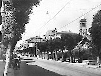 Avenue de la Gare et Clocher Église Saint Joseph quartier Gare Perpignan