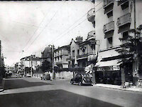 Avenue de la Gare et le bar Le typhon