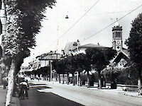 Avenue de la Gare et le clocher de l'église Saint Joseph